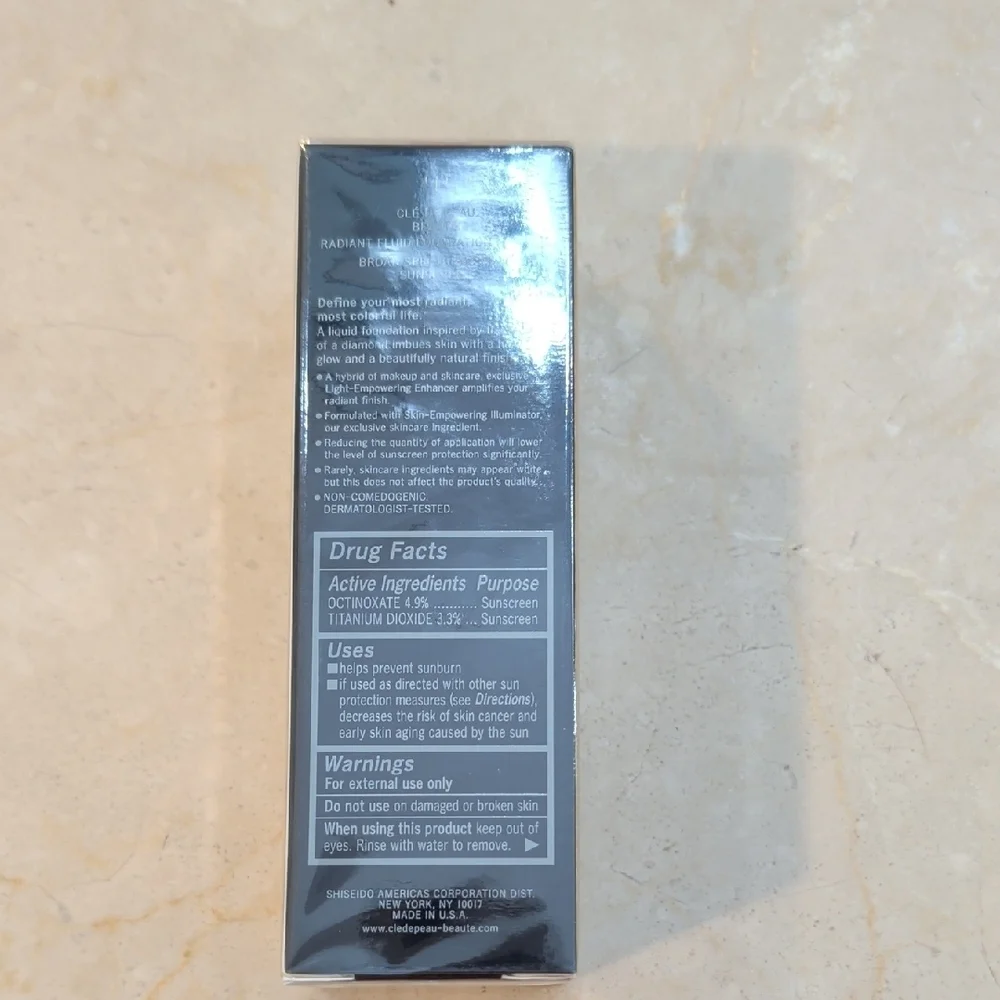 Radiant Fluid Foundation Natural